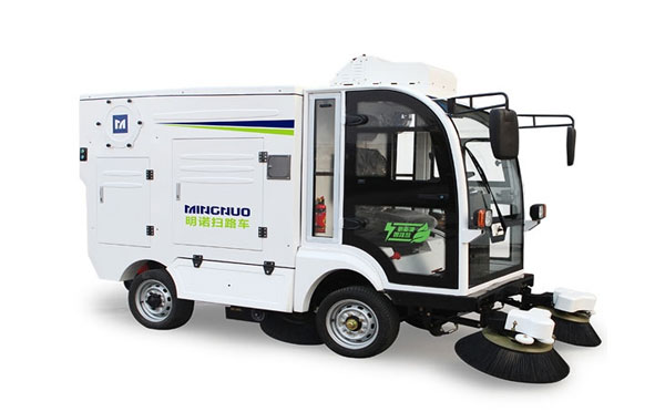 奇台四轮扫路车MN-S1800配备240L标准垃圾桶